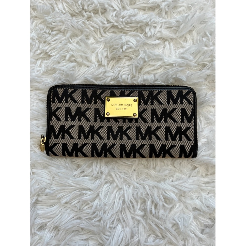 Michael Kors continental wallet